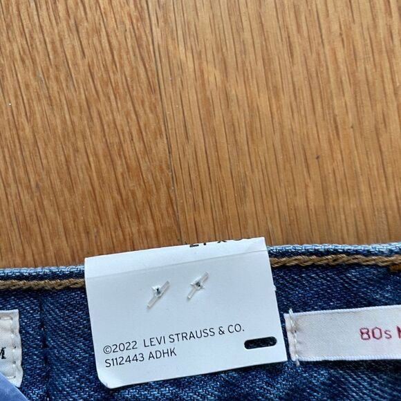 NWT Levi’s 80s Mom Jeans Size 27*30 - Picture 7 of 11